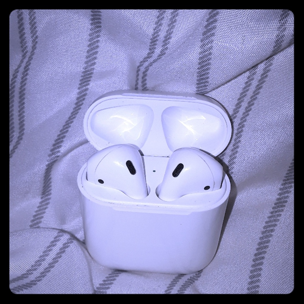 iPhone ear pod